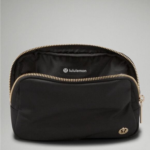 NWT Lululemon Everywhere Belt Bag in Black & Gold Metal Hardware Extended Strap - Picture 5 of 6